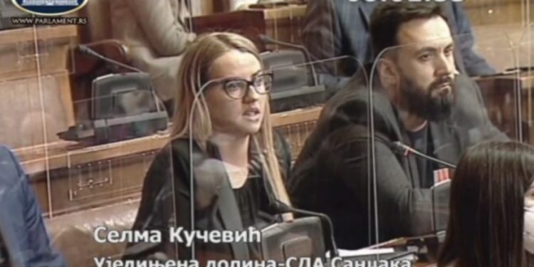 (VIDEO) SELMA KUČEVIĆ: VRIJEĐANJE DOSTOJANSTVA I OSPORAVANJE IDENTITETA BOŠNJAKA U SRBIJI