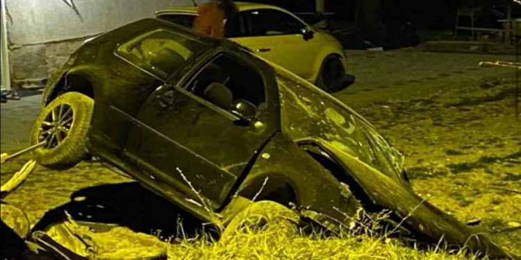 Novi Pazar: Automobil SLETIO s kolovoza u privatni posjed!