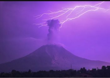 SPEKTAKL: Ljubičasto nebo preplavilo Indoneziju