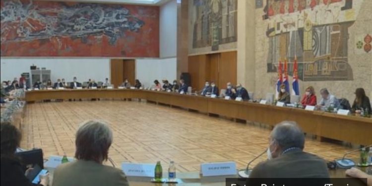 TRI PAKETA MERA SUTRA NA STOLU: Krizni štab odlučuje da li nam uvode CRVENU, ZELENU ILI ŽUTU OPCIJU