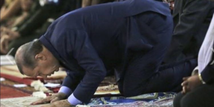 ERDOGAN: “DŽAMIJE SU NAŠE KASARNE,MUNARE SU NAŠA KOPLJA A KLANJAČI NAŠI VOJNICI” !