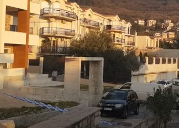 SNIMAK upada specijalaca u Kavače: Opkoljena Zvicerova kuća (VIDEO)