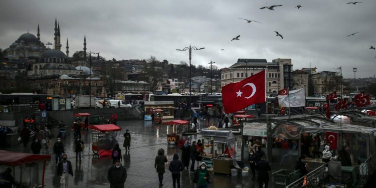 Turska: Raste broj inficiranih kovidom, Istanbul vrlo rizičan