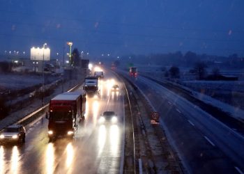 Putevi prohodni, sneg do pet centimetara na putevima u Ivanjici, Užicu, Novom Pazaru, Zaječaru
