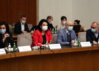 Vesić: U ponedeljak o otvaranju ugostiteljskih objekata i tržnih centara