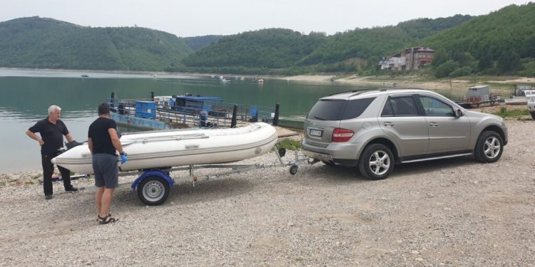 NA UVAČKIM JEZERIMA ZABRANJENI “BENZINCI”, ČAMDŽIJE PROTESTUJU