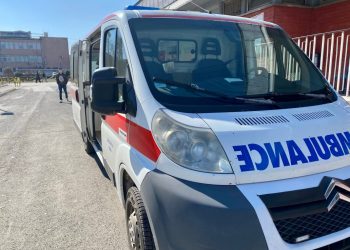 NOVI PAZAR: Dvoje ranjeno u porodičnoj svađi, policajci ženi spasili život