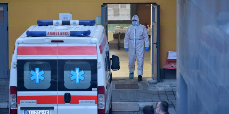 Preminuo Nišlija koji je imao 250 kg i bio zaražen koronom. Majka: Gušio se, nije mogao da diše