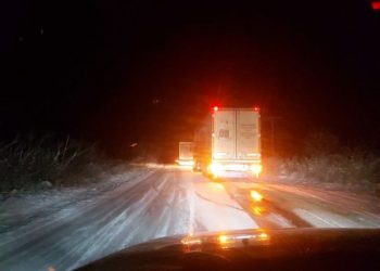 Snijeg napravio kolaps kod Nove Varoši: U koloni nekoliko šlepera, od 20 h zabrana saobraćaja za teretna vozila