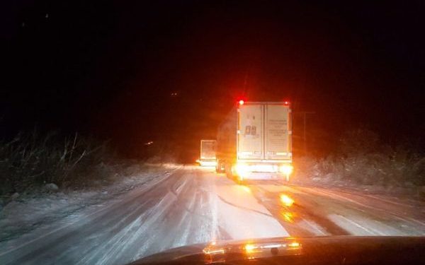 Snijeg napravio kolaps kod Nove Varoši: U koloni nekoliko šlepera, od 20 h zabrana saobraćaja za teretna vozila