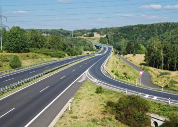 SVE SMO BLIŽE AUTO-PUTU DO CRNE GORE Brza trasa do Čačka uskoro duža za 30 km, a onda sledi najteža deonica do Boljara na granici