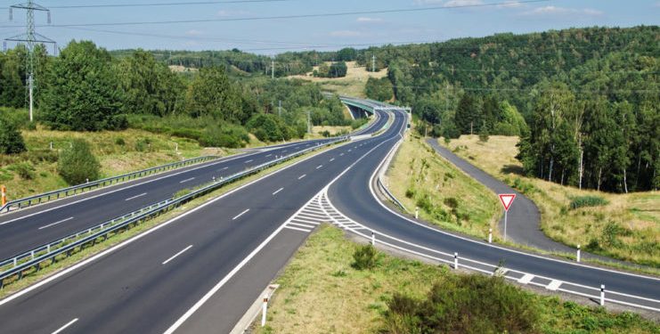 SVE SMO BLIŽE AUTO-PUTU DO CRNE GORE Brza trasa do Čačka uskoro duža za 30 km, a onda sledi najteža deonica do Boljara na granici