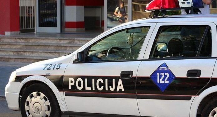 STRAVIČNO: DVOJICA MUŠKARACA SLATKIŠIMA POKUŠALI NAMAMITI DJEVOJČICE U VOZILO, POLICIJA PREGLEDAVA SNIMKE VIDEONADZORA