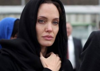 Angelina Jolie čestitala 8. mart Majkama Srebrenice
