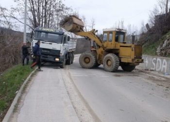 (VIDEO) Čišćenje smeća i rastinja u naselju Čukar