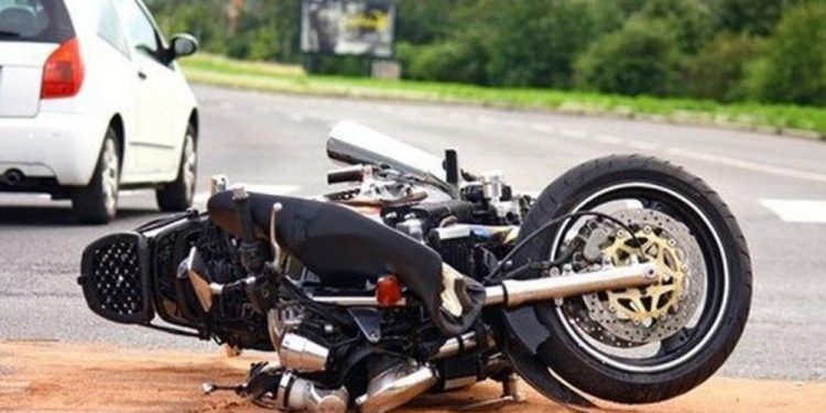 STRAVIČNA SAOBRAĆAJNA NESREĆA U NOVOM BEOGRADU: Poginuo motociklista u sudaru sa automobilom
