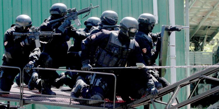 USKORO NOVA HAPŠENJA! POLICIJA KREĆE U VELIKU AKCIJU ŠIROM SRBIJE: Spreman spisak, a na njemu kriminalci, korumpirani FUNKCIONERI!