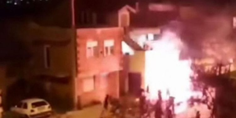 U neredima u Mostaru jedna osoba teško povrijeđena, deset uhapšenih