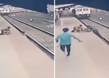 (VIDEO) SKOČIO NA ŠINE ispred voza da SPASI DETE