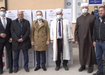 (VIDEO) Tika i konzulat Turske podijelili ramazanske pakete migranitima u Tutinu