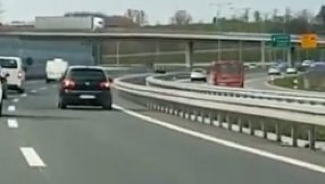 LUDILO NA AUTOPUTU! Zbog sudara u tunelu, više od deset vozača samoinicijativno VOZILO KONTRA SMEROM/VIDEO/