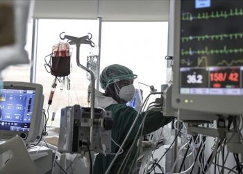KORONA DIVLJA U TURSKOJ! Novi crni rekord – za dan inficirano 42.308 ljudi