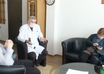 (VIDEO) PREDSTAVNICI ORGANIZACIJE KORACI IZ BEOGRADA U TUTINU RAZGOVARALI O INTENZIVIRANJU VAKCINACIJE