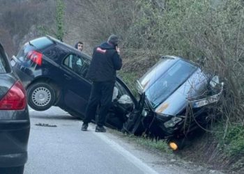 Težak sudar tri vozila : Povrijeđena jedna osoba