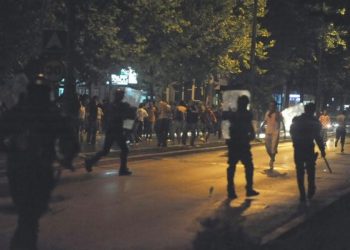 (VIDEO) ULIČNI RAT HULIGANA: Uhapšeni nakon napada na Donju Mahalu terorišu grad, EVO IMENA!