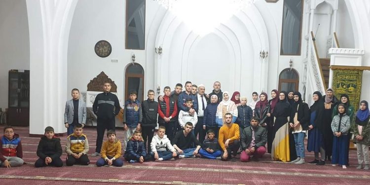 Večeras je Škola Kur'ana-Sultan Fatih džamije, organizovala iftar za svoje polaznike, u džamiji Sultan Fatih