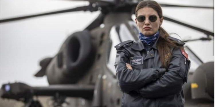 Prva žena pilotkinja jurišnog helikoptera u Turskoj