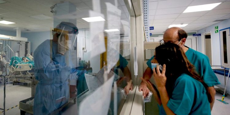 ISTRAŽIVANJA: Svaki treći preživeli kovid pacijent sa psihijatrijskim poremećajem