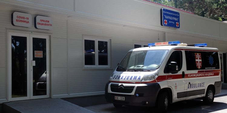 Tinejdžerku (17) ujela zmija, hitno prebačena u bolnicu