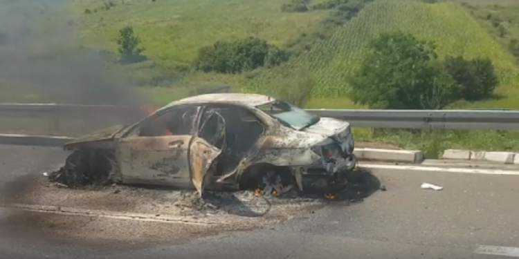 OVCE SPASLE ŽIVOT VOZAČU LIMUZINE Hrvata na požar upozorio čobanin, ali BMW-u nije bilo spasa