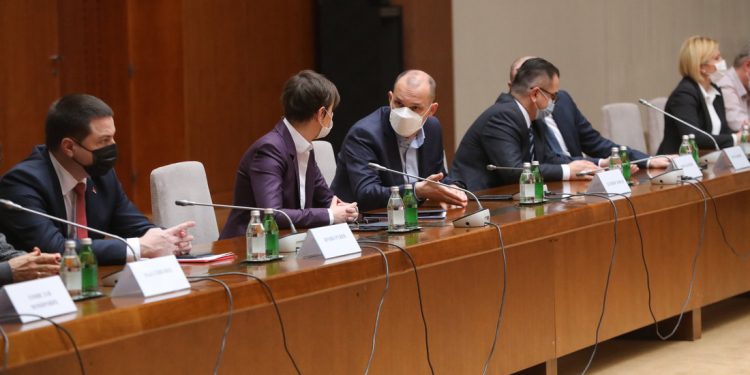 DANAS SE RAZMATRA POPUŠTANJE MERA! Brnabić: Krizni štab u 16 sati