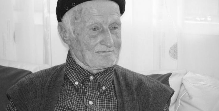 U 95. godini života Uzejir Mahmutović jednom je otišao doktoru i bavi se poljoprivredom