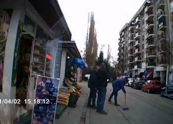Pogledajte video: Vozio u kontra smjeru velikom brzinom, čitatelji tvrde da je imao diplomatske tablice