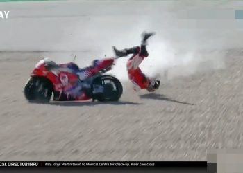 (VIDEO) JEZIV UDES: Pričao da ga je STRAH motora, a sad HITNO odletio u bolnicu!