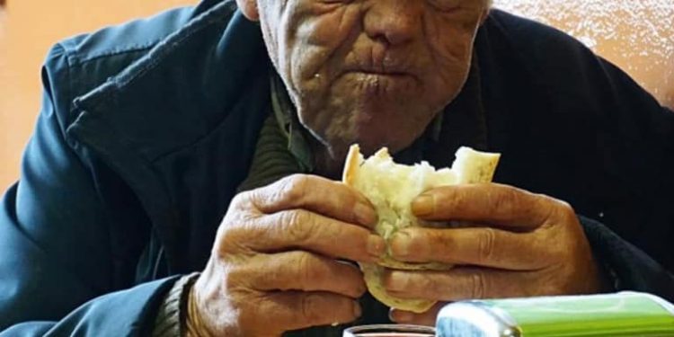 POUČNA PRIČA: Sin Odveo Oca U Restoran Da Večeraju