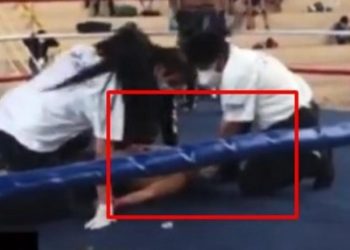 (VIDEO) TRAGEDIJA U RINGU: BOKSER PAO KAO POKOŠEN I UMRO, NIJE MU BILO SPASA