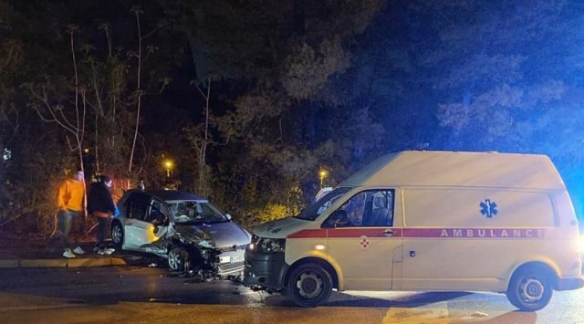TEŠKA NESREĆA U BIH: Pet povrijeđenih u sudaru Hitne pomoći i Golfa
