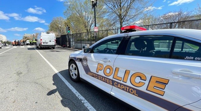 WASHINGTON: UBIJEN NAPADAČ NA CAPITOL HILL, PREMINUO I JEDAN POLICAJAC