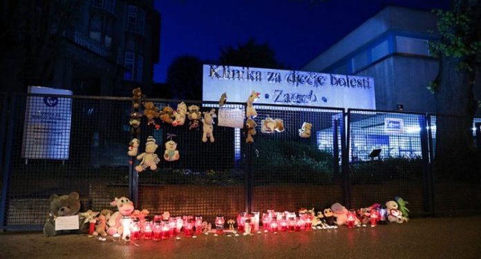 ZAGREPČANI ISPRED BOLNICE OSTAVILI IGRAČKE ZA PREMINULU DJEVOJČICU