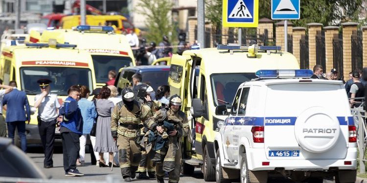 (VIDEO) MASAKAR I KRVOPROLIĆE U RUSIJI: ĐACI NAPALI ŠKOLU, UBILI 22 OSOBE