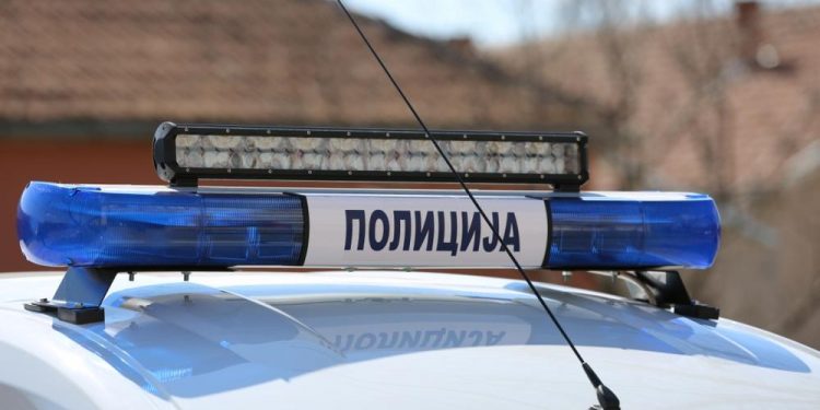 NAORUŽAN MASKIRANI PLJAČKAŠ UPAO U POŠTU U KRAGUJEVCU: Uz pretnju pištoljem oteo oko milion dinara