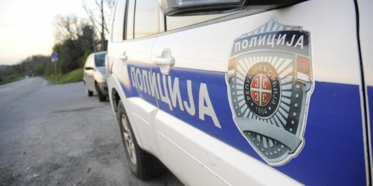 UHAPŠEN UČITELJ PEVANJA (77) IZ ZAJEČARA ZBOG SILOVANJA DEVOJČICA: Policija pronašla UZNEMIRUJUĆE FOTOGRAFIJE na njegovom USB