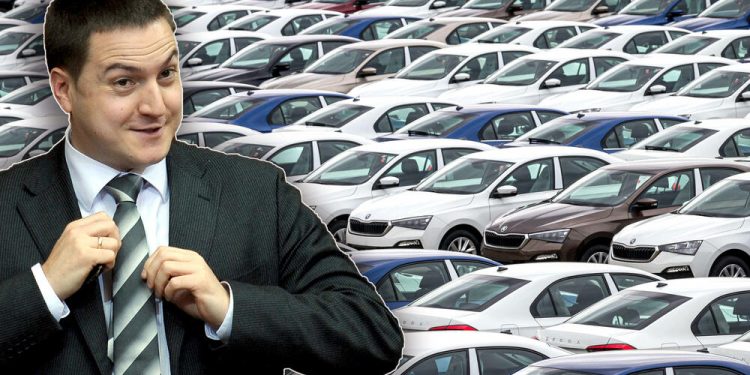 PLJAČKA NARODA: Ministar Ružić iznajmio 23 škode za 341.124 evra, a mogao je da kupi nove za 65.820 evra manje!