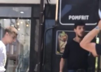 (VIDEO) TUČA U CENTRU NOVOG PAZARA! Muškarac uboden nožem