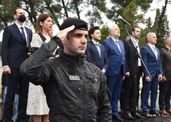 (VIDEO) KRIVOKAPIĆEV I DRITANOV PROGRAM NA TRGU PREKINULA JADRANKA: CRNA GORA JE MOJ DOM