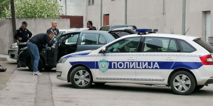 Autom izleteo na trotoar, udario 3 tinejdžera u Nišu i pobegao, dve devojčice teško povređene